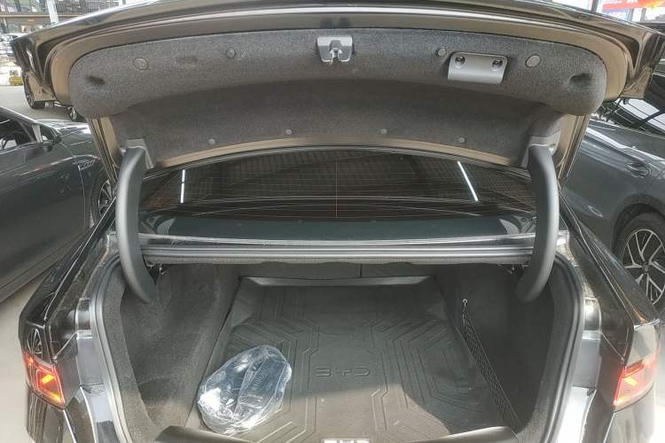 Used BYD Qin PLUS 2024 HONOR Edition DM-i 55KM Leading Model Trunk