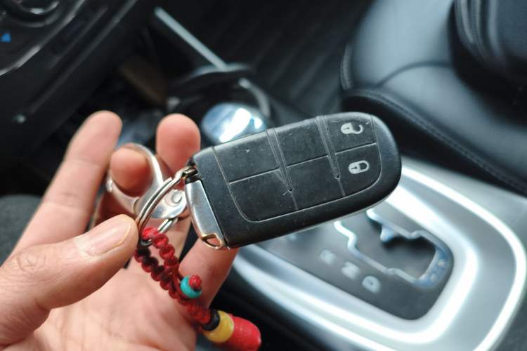 Used Dodge Journey 2013 2.4L Two-Wheel Drive Luxury Version