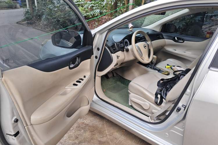 Used Nissan Tiida 2013 1.6L CVT Cool Cafe Edition
