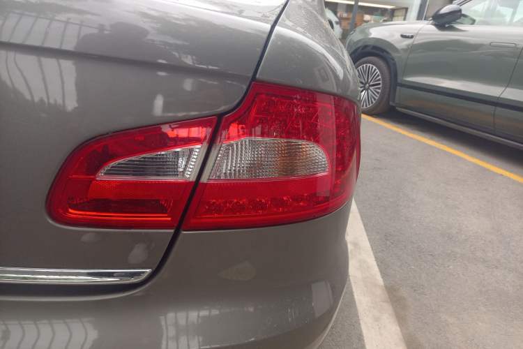 Used Skoda Superb 2012 1.8TSI Automatic Prestige Edition Right Rear Taillight