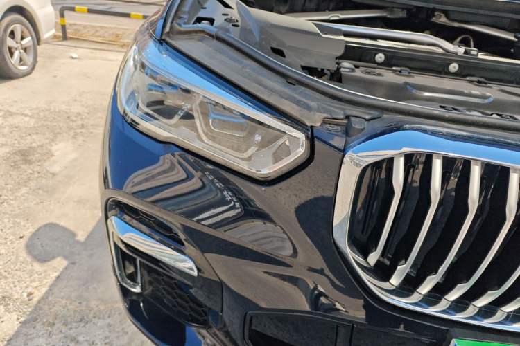 Used BMW X5 2022 Restyled xDrive 30Li Luxury Version M Sport Package Right Front Headlight