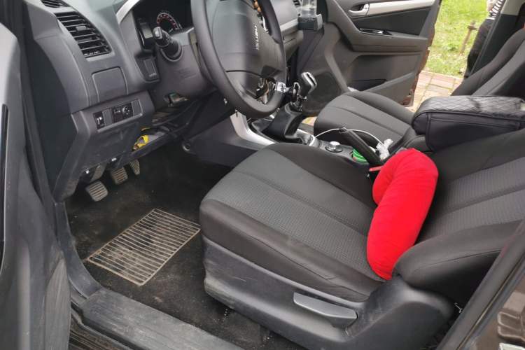 Used Isuzu D-MAX 2018 2.5T Four-Wheel Drive Base Version Extended Length JE4D25Q5A
