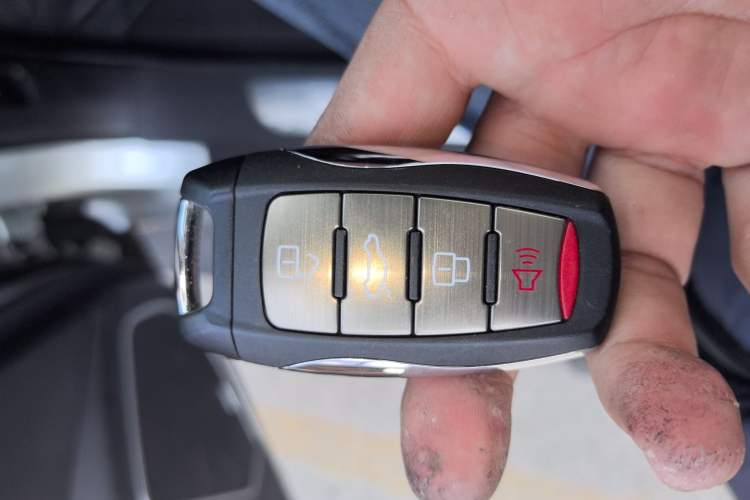 Used Haval H9 2017 2.0T Diesel 4x4 Premium 5-Seater Vehicle Key