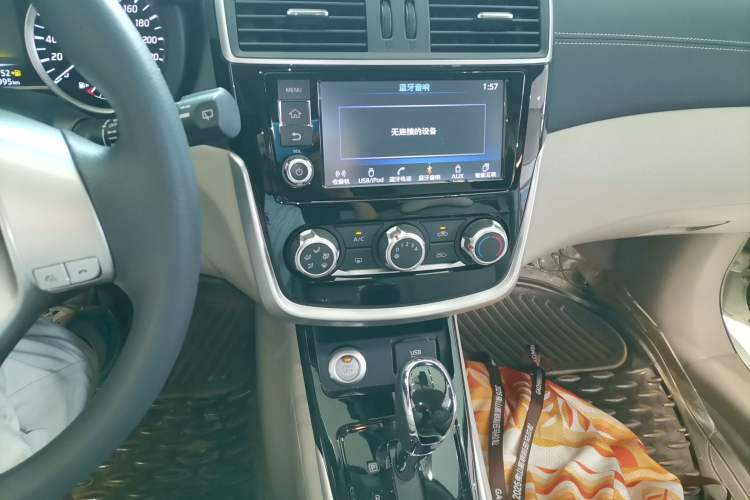 Used Nissan Tiida 2016 1.6L CVT Smart Drive Edition Audio And AC Panel