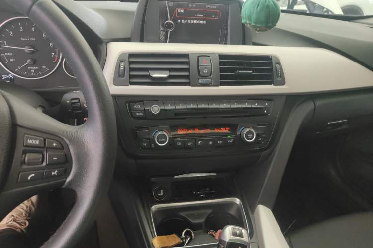 Used BMW 3 Series 2014 320Li Fashion Model Audio And AC Panel