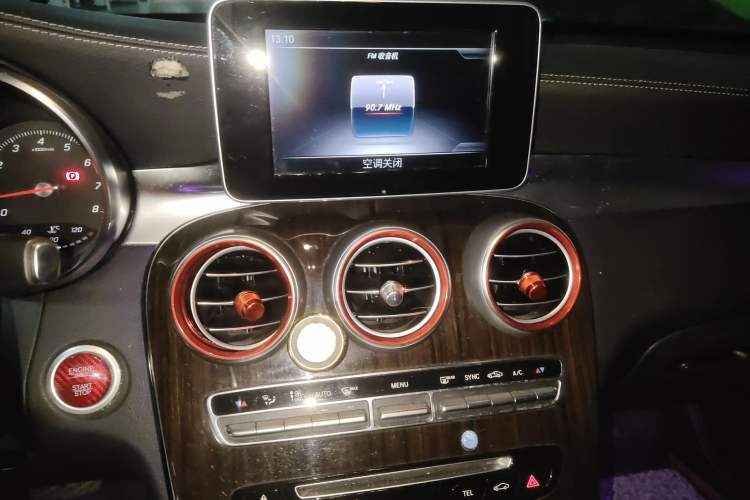 Used Mercedes-Benz GLC 2018 Facelift GLC 260 4MATIC Luxury Edition Audio And AC Panel