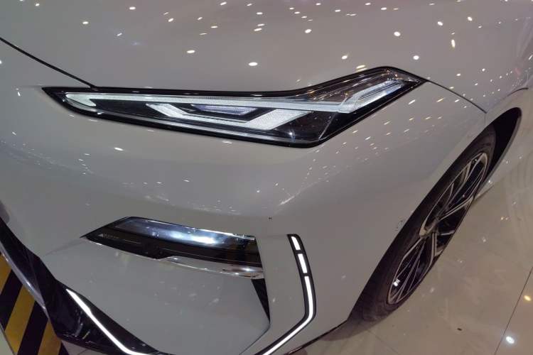 Used Geely Galaxy E8 2025 700 km Long-Range Intelligent Driving Version
