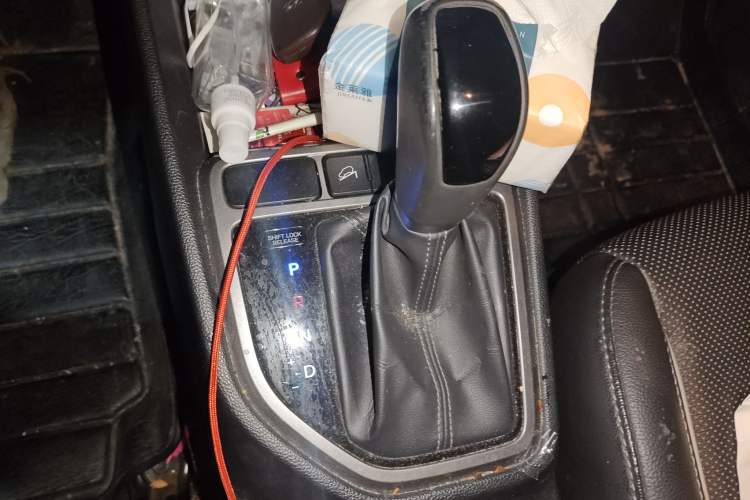 Used Hyundai ix25 2015 1.6L Automatic Two-Wheel-Drive Deluxe DLX Model
