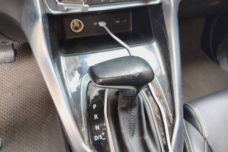 Used SAIC MAXUS G50 2020 1.5T Automatic Luxury Edition Gear Lever