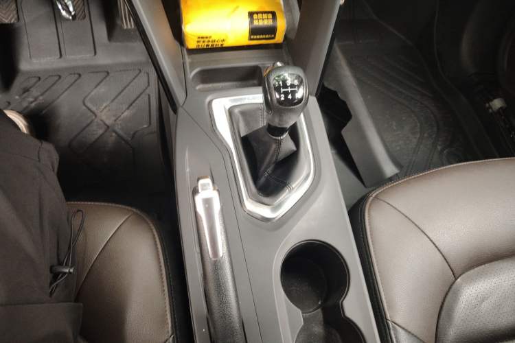 Used GAC Trumpchi GS4 2015 200T Manual Luxury Edition Gear Lever