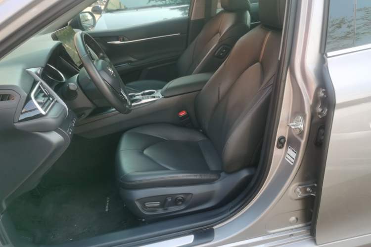 Used Toyota Camry 2021 2.0G Luxury Edition
