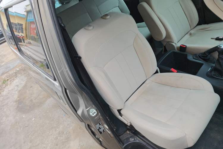 Used FORTHING Lingzhi 2022 M5 1.6L Practical 7-Seater Right Front Seat