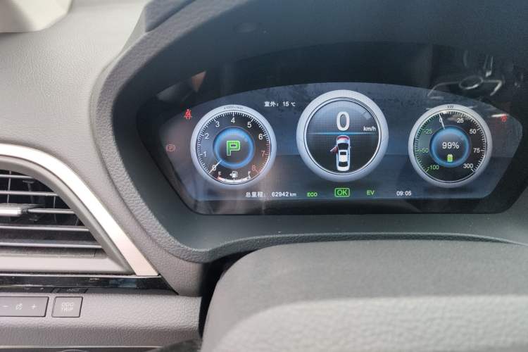 Used BYD Qin New Energy 2015 1.5T Dual-Crown Flagship Edition Odometer Close Up