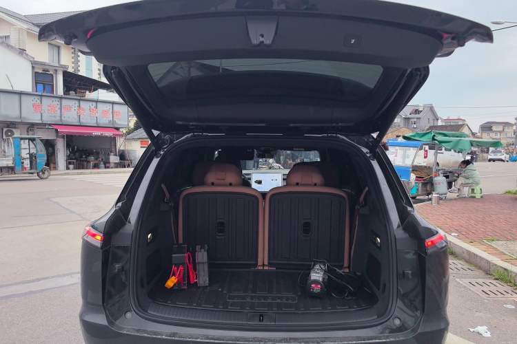 Used ONVO Luxeed L90 2025 Model—Max Six-Seater Version Trunk