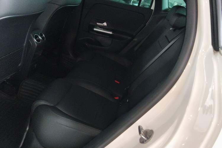 Used Mercedes-Benz GLA 2020 GLA 200 Left Rear Seat