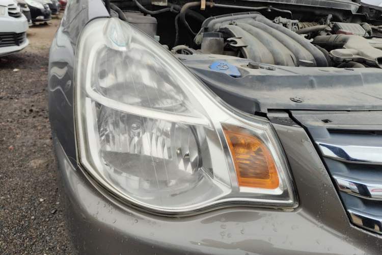 Used Nissan Sylphy 2012 Classic 1.6XE Manual Comfort Edition Right Front Headlight