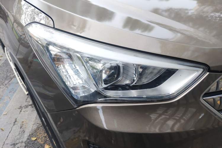 Used Hyundai Santa Fe 2015 2.0T Automatic Two-Wheel Drive Smart Version 5 Seats