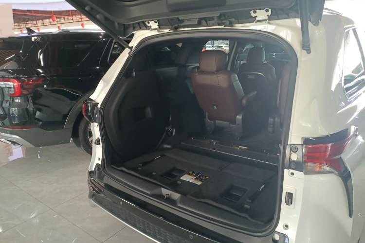 Used Toyota Granvia 2023 2.5L Hybrid Flagship VIP Edition