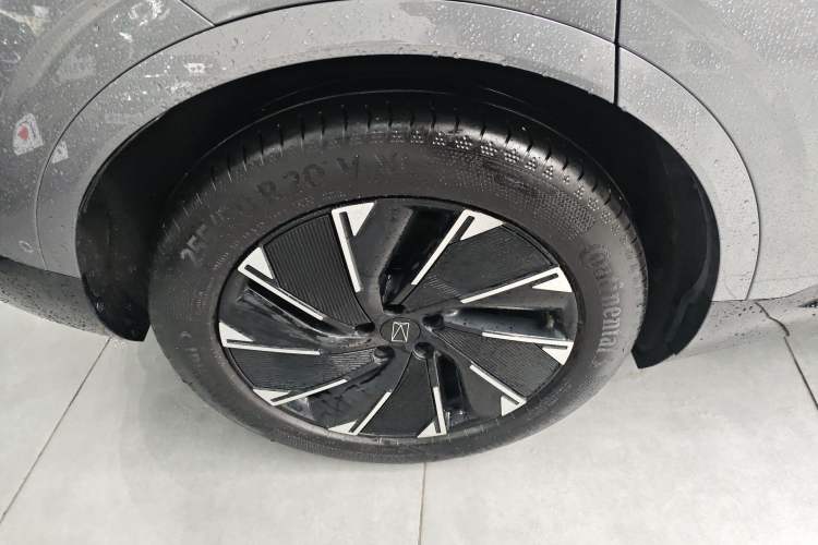 Used Avatr 07 2024 Pro+ Range-Extended Edition Right Rear Wheel Hub