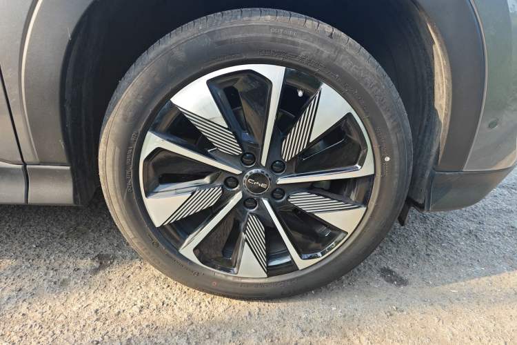 Used BYD Song PLUS New Energy 2025 DM-i 160KM Flagship PLUS Right Front Wheel Hub