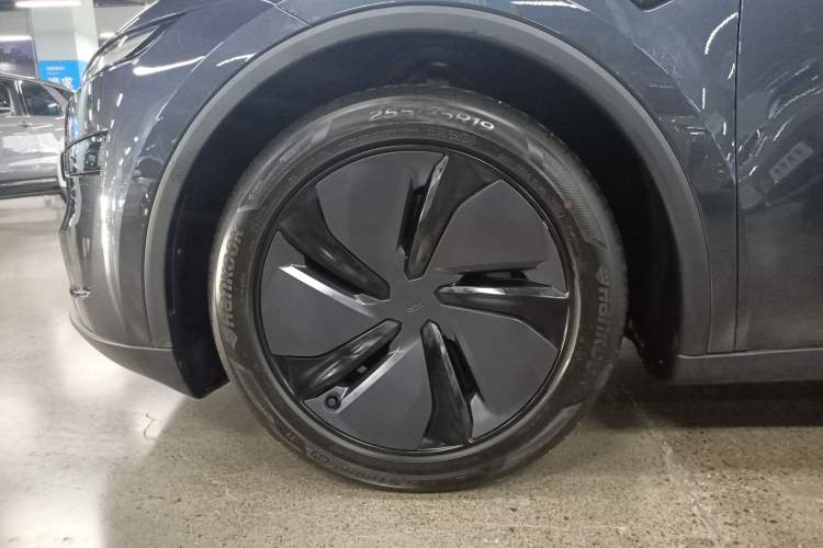 Used Tesla Model Y 2025 Long-Range All-Wheel Drive First Edition