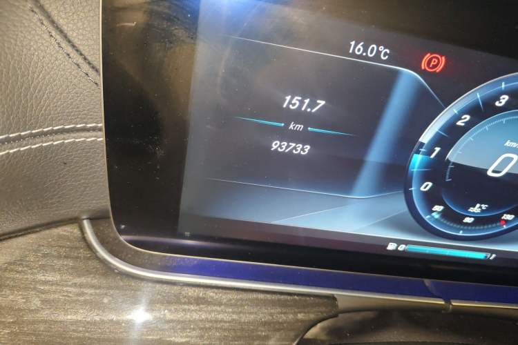 Used Mercedes-Benz E-Class 2016 E 300 L Sporty and Stylish Model