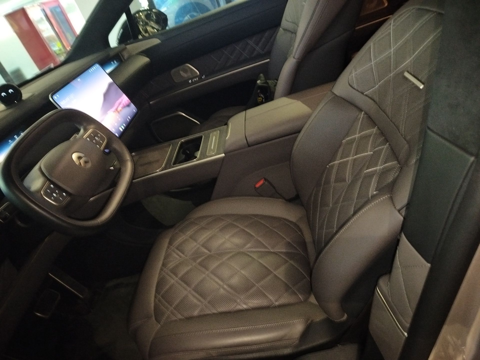 Переднее сиденье в автомобиле