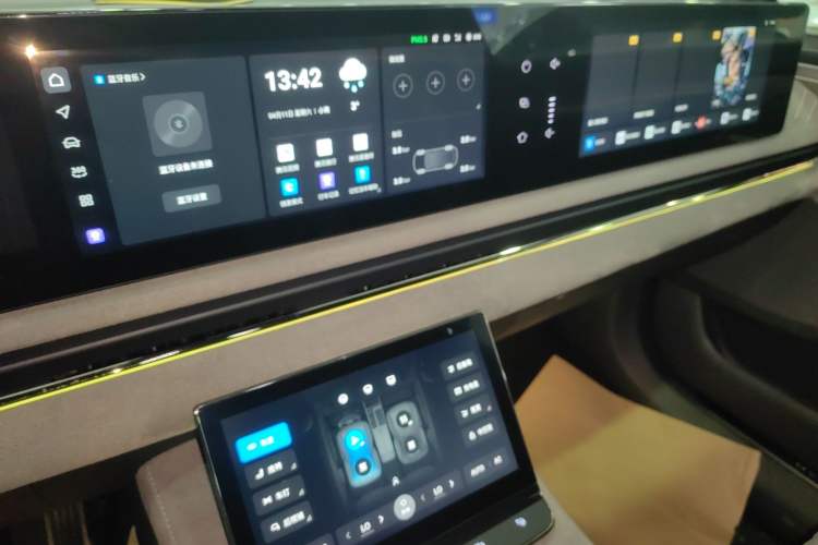 Used VOYAH PASSION 2023 Four-Wheel Drive Flagship Edition Audio And AC Panel