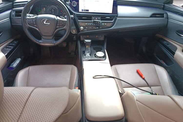 Used Lexus ES 2022 300h Deluxe Edition