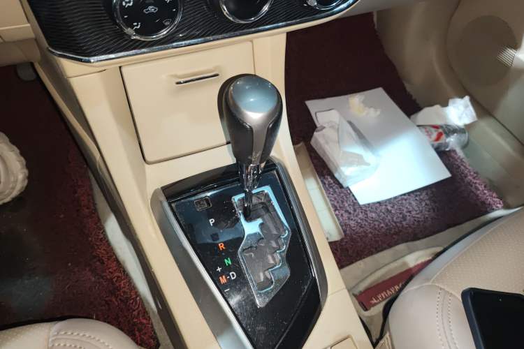 Used Toyota Corolla 2014 1.6L CVT GL-i Gear Lever