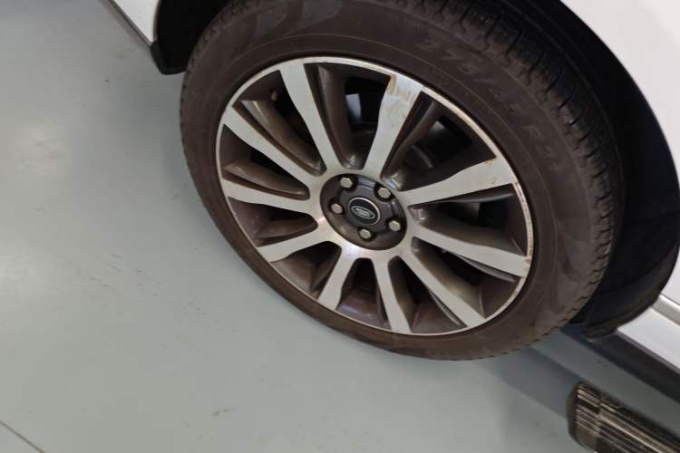 Used Land Rover Range 2016 5.0 SC V8 AB Prestige Extended Version Right Rear Wheel Hub