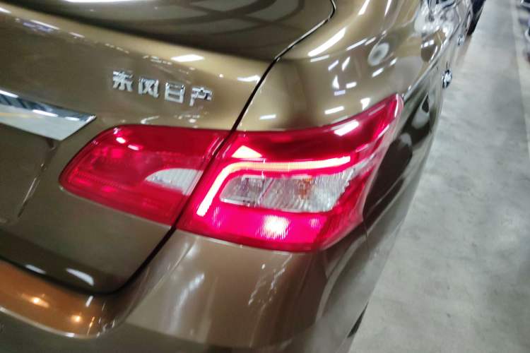 Used Nissan Sylphy 2019 1.6XV CVT Smart Connect Luxury Edition China VI Standard Exterior 3