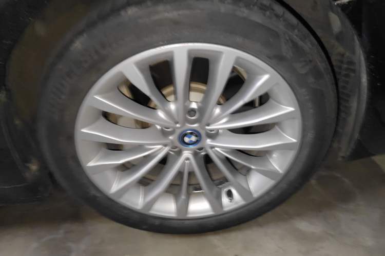 Used BMW 5 Series New Energy 2019 530Le Pioneer Edition Right Front Wheel Hub