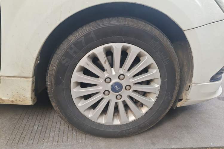 Used Ford Focus 2013 Hatchback Classic 1.8L Automatic Fashion Edition
