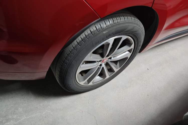 Used Jaguar F-PACE 2016 2.0T Two-Wheel-Drive R-Sport Sport Edition
