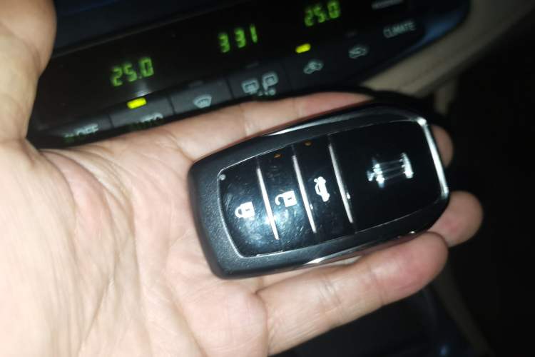 Used Toyota Crown 2012 2.5L Royal Comfort Edition Vehicle Key