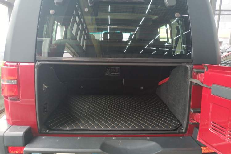 Used BAIC Off-Road BJ40 2016 40L 2.0T Manual Two-Wheel Drive Luxury Edition
