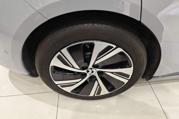 Used Nio ET5 2024 75 kWh Right Rear Wheel Hub