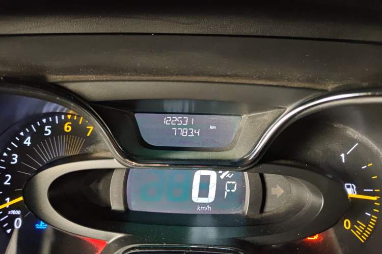 Used Renault Captur 2015 1.2T Automatic Luxury First Edition Odometer Close Up