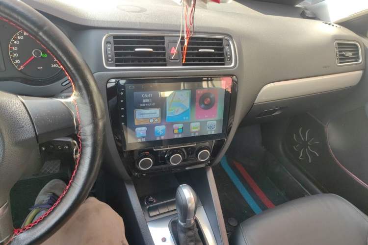 Used Volkswagen Sagitar 2014 1.6L Automatic Comfort Model Audio And AC Panel