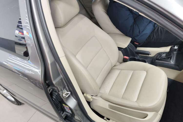 Used Skoda Octavia 2015 Classic Model 1.6L Automatic Yijie Version
