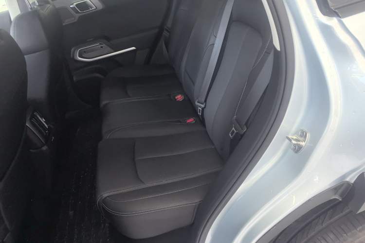 Used Formula Leopard Titanium 3 2025 501KM All-Wheel Drive Intelligent Driving Ultra Version Interior 4