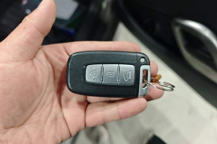 Used Hyundai Veloster 2012 1.6T Automatic Luxury Edition Vehicle Key