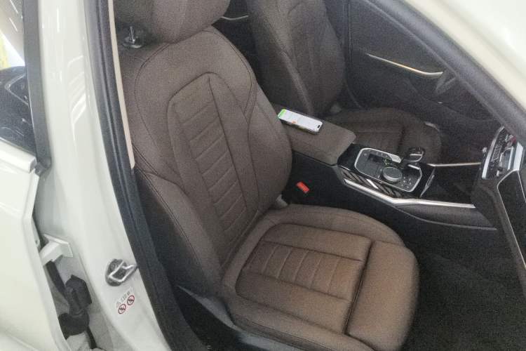 Used BMW 3 Series 2022 320Li M Sport Package Right Front Seat