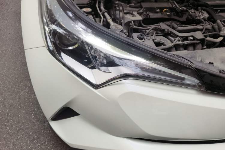 Used Toyota C-HR 2018 2.0L Leading with Sunroof China VI Standard
