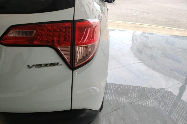 Used Honda Vezel 2016 1.8L CVT Front-Wheel Drive Pioneer Edition Exterior 1