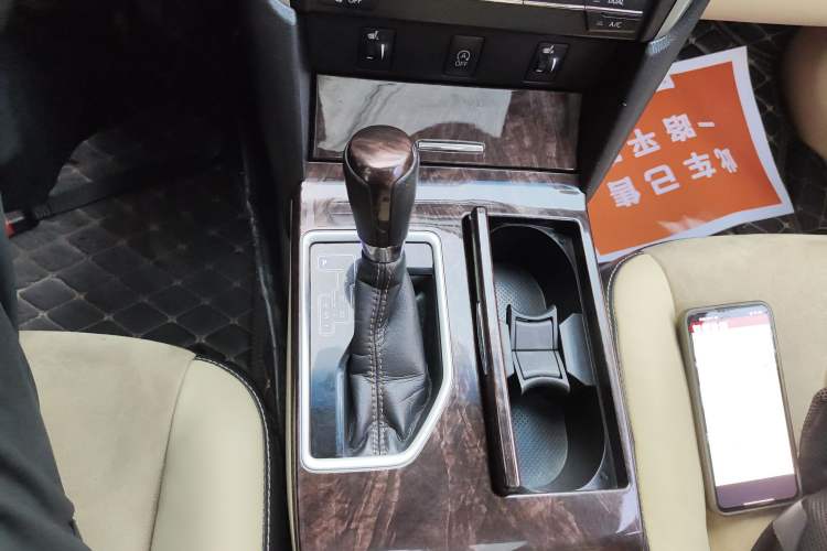 Used Toyota Camry 2016 2.5G 10th Anniversary Deluxe Navigation Edition Gear Lever