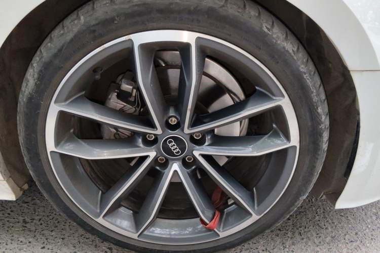 Used Audi A5 2023 Sportback 40 TFSI quattro Luxury Dynamic Edition Right Front Wheel Hub