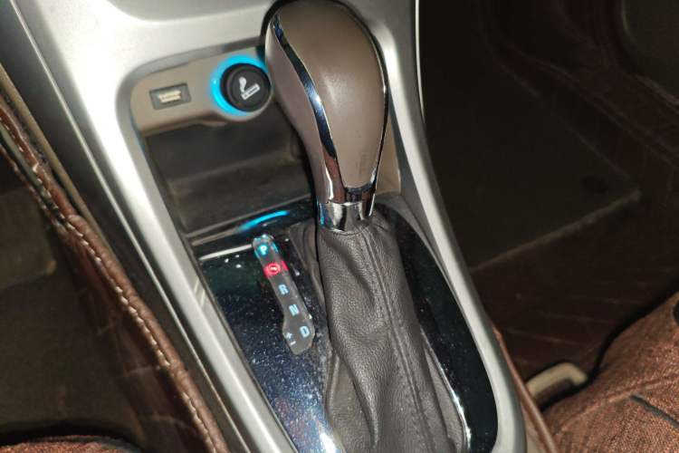 Used Buick GT 2013 GT 1.6L Automatic Fashion Edition Gear Lever