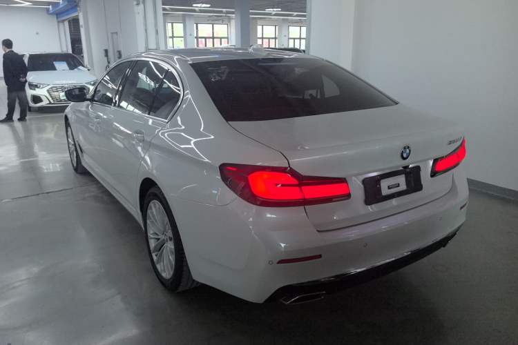 Used BMW 5 Series 2022 525Li Luxury Package Rear Left 45 Deg